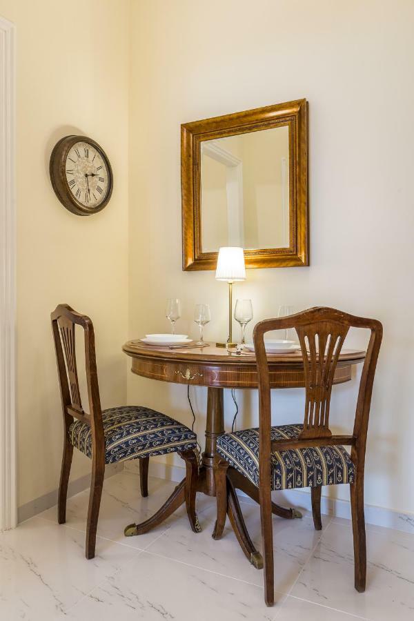 Chic Flat In Kolonaki Next To American Embassy Atene Esterno foto